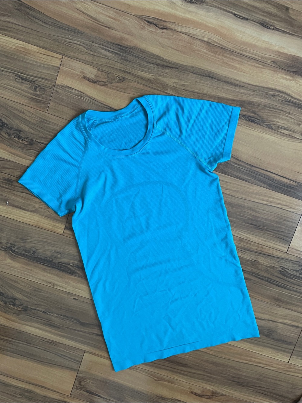 Lululemon athletica Women’s Short-Sleeve Active Tee in Turquoise size  6